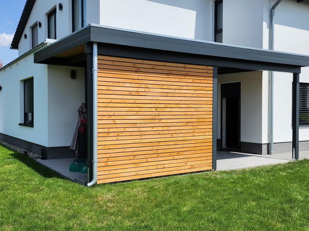 Schattenspender Terrassenüberdachung aus Holz mit Festem Dach als Schattenspender